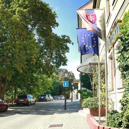 Hotel Dream Trnava Buitenkant foto