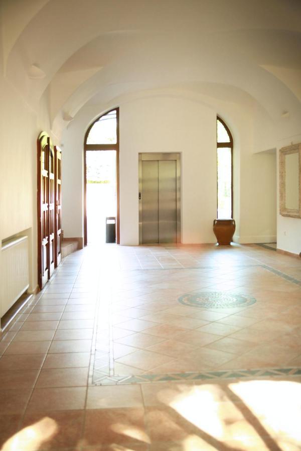 Hotel Dream Trnava Buitenkant foto