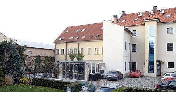 Hotel Dream Trnava Buitenkant foto